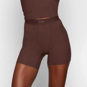 NWT RARE Skims Soft Lounge Boxer Shorts in Cocoa size small
